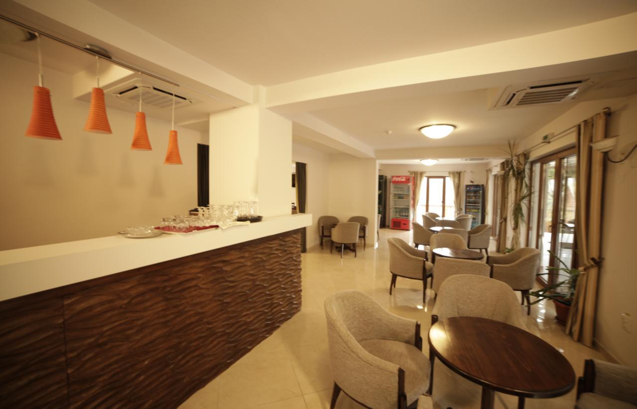 Zana Vaii Hotel อาริเอเชนิ ภายนอก รูปภาพ